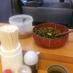 天ぷら だるま - サービスの塩辛と高菜漬け♪