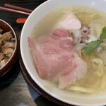 手打ち正麺 Hachimitsu - 白だししなそば¥900、チャーシュー飯¥350
