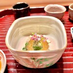 多仁本 - お蕎麦の後は泥障烏賊と林檎とほうれん草の和物　林檎のシャキシャキ感がいいですね♫ 出汁ジュレも美味しい