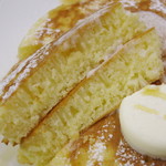トリエスティーノ - メープルシロップとバターのパンケーキ（生地の断面、2014年5月） 