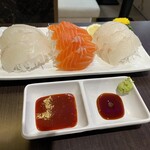テジョンデ 鮮 サンナッチ館 - 刺身3点盛りは、醤油とわさびorチュジャンをつけていただきます。