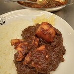 Patta Nakameguro - Patta(パッタ)カレー。デリーのコルマカレーより少しねっとりしている。味の再現度は高い＝デリー同様キッチリ手間をかけて仕込まれている。