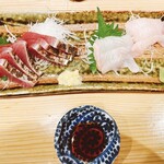 大衆酒場 虎太郎 - 鰹刺身、平目刺身