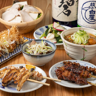 自慢の焼鳥や栃尾の油揚げ。絶品メニューをコースで満喫◎