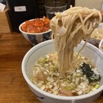 奈つやの中華そば - 麺リフト