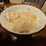 奈つやの中華そば - 別皿の雲呑はオイル入り