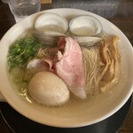 ラゥメン大地 - 貝塩らぅめん（¥900）+味玉（¥100）