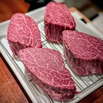 蒼 - 上田畜産さんより、42ヶ月雌牛"特別な但馬玄”。トリミングされてスタンバイ。