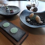 メゾン ケイ - アミューズ  ブーシュ
                                （シャーベット、二十日大根、サラミとチーズのマドレーヌ）