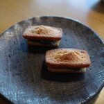 メゾン ケイ - とらやの餡子入りフィナンシェ