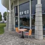 ふれあいショップみなと - 天気の良いときは外席も人気