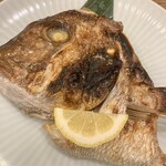魚三酒場 - 真鯛の兜焼き