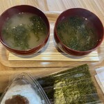 おにぎり屋 三兎 - 味噌汁　250円