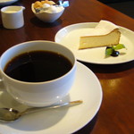 CAFE＆BAR 楽水楽山 -  チーズケーキ　と　コーヒー