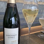 レヴォ - お酒①ジモネ・ゴネ・シャンパーニュ・ラコール・ブリュットNV(RMシャンパーニュ、フランス)
      葡萄品種:ピノ・ノワール50%、シャルドネ50%
      &自家漬け柚子&グラッパのカクテル