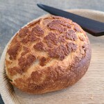 レヴォ - ⑪自家製馬鈴薯パン