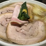 麦処 八と丁 - 味玉塩手揉みそば（ねぎ抜き）+ばらチャーシュー4枚+ワンタン+麺大盛 味玉は別皿提供