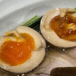 麦処 八と丁 - 味玉