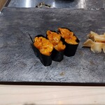 銀座のみこ寿司 - 左のチリ産うに3貫