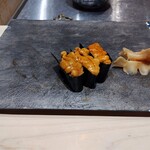 銀座のみこ寿司 - 左のチリ産うに3貫