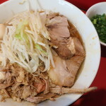 ラーメン二郎 - ラーメン半分＋青ネギうずら崩