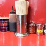 ラーメン二郎 - 卓上調味料