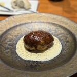 馳走西健一 - ⑦游がせ花鯛(正式名:血鯛、静岡県焼津産、サスエ前田魚店)&大葉&ロースト玉葱のパイ包み焼き、ブールブラン・ソース添え