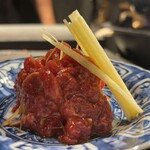 배고파  - ユッケ、林檎