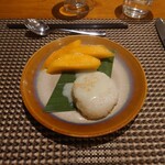 Club Med Phuket - タイのデザート。どう見てもおにぎり。