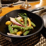 Club Med Phuket - 野菜も食べねば。コレは小鉢、、、というか、お皿になって並んでいるものから取ります。