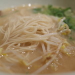 三宝の餃子 -  三宝の餃子のラーメンの麺（14.05）