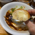 キッチン ブルー グローブ - ロールパンにてシチューを食べつくします