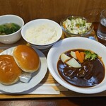 キッチン ブルー グローブ - 牛タンシチュー　ロールパン添え