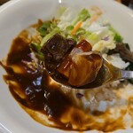 キッチン ブルー グローブ - 牛タンとポテト