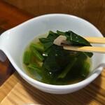 キッチン ブルー グローブ - 具沢山なほうれん草スープ