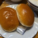 キッチン ブルー グローブ - ロールパンのアップ