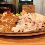 CURRY BAR CAFE 三月の水 - 無水ココナッツ牛すじカレー