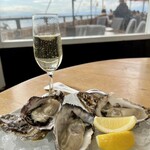 アマルフィイ デラセーラ - スパークリングワイン&オイスター （セット1,300円）