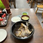 金時食堂 - 鯛のあら炊き、ごはん小、みそ汁