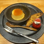 洋食 おがた - プリンとシュトーレン