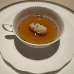 ザンビ - 鶏のクネルを浮かべたコンソメスープ