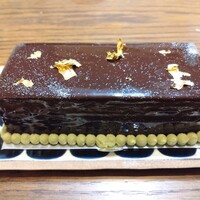 SEZANNE - ピスタチオケーキ（カット前）