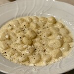CANE & Gatto - ジャガイモのニョッキ パルメザンチーズのクリームソース