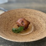 レヴォ - ⑮真穴子(富山県富山湾産)&ルッコラの柚子入り米粉フリット、三つ葉添え、富山湾の恵みのエキス(魚介類の淡いブイヤベース)掛け