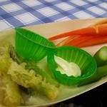 物産販売 新潟食楽園 -  山菜天ぷらと雪下にんじんスティック、茹でアスパラ。