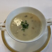 綱町三井倶楽部 - 本場と同じホンビノスのクラムチャウダー