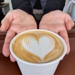 B-yond - キャラメル・ラテ 570円   お手々プライスレス