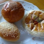 ポポロ -  左よりプチカレー、粒あんぱん、焼きそばパン