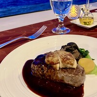 シンフォニー東京湾クルーズ - 特選牛のロティとフォアグラのポワレ ソースペリグー