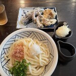 讃岐饂飩 恩家 - 冷ぶっかけ、天ぷらは茄子、ゲソ、舞茸、玉子